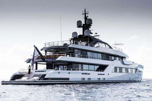 Mega-yacht de charter - ENTOURAGE - Amels - raised pilothouse / hybride / avec piscine