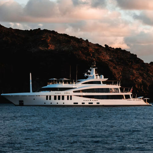 Mega-yacht de croisière - MOONSTONE - Amels - raised pilothouse / avec héliport / sur mesure
