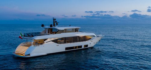 Motor-yacht de croisière - 30 - Maiora - à fly / 5 cabines / 11 couchages