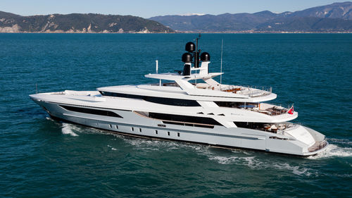 Mega-yacht de croisière - ONLY ONE - Baglietto spa - avec timonerie / 5 cabines / en acier