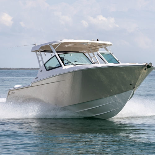 Runabout hors-bord - 28XC - Bertram - bimoteur / à double console / bow-rider