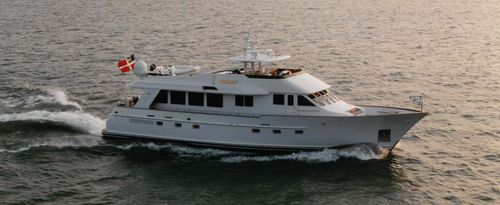 Motor-yacht rapide - SIMARON - Burger Boat Company - classique / à fly / à déplacement