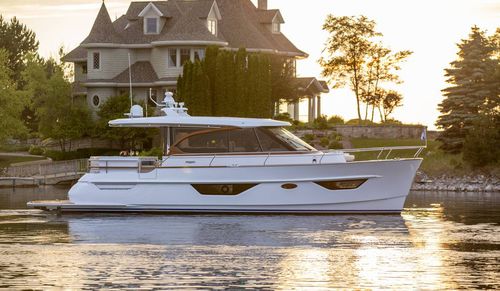 Vedette in-bord - SET FREE - Burger Boat Company - bimoteur / hard-top / en aluminium