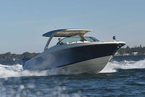 Vedette in-bord - LAUNCH 35 GT - Chris Craft - hors-bord / diesel / bimoteur