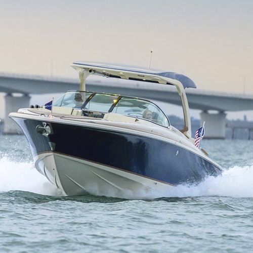 Runabout hors-bord - LAUNCH 31 GT - Chris Craft - in-bord / bimoteur / à double console