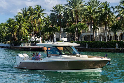 Vedette hors-bord - CALYPSO 32 - Chris Craft - bimoteur / hard-top / open