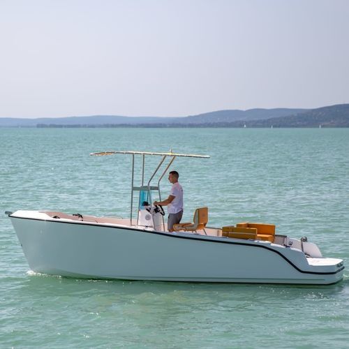 Coque open électrique - 230 CC - PELSOLUTIONS - in-bord / à console centrale / max. 8 personnes