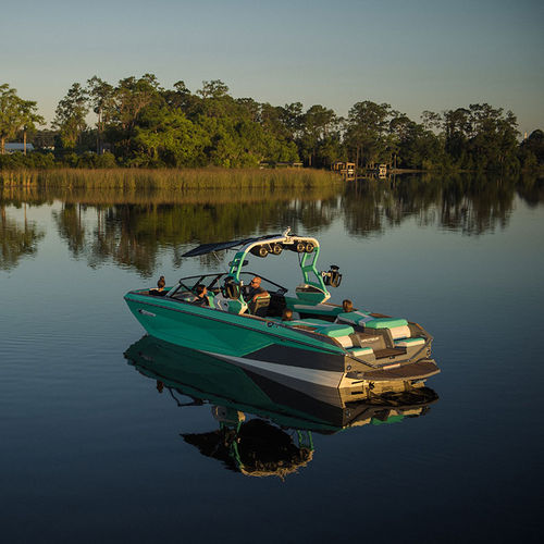 runabout in-bord - Nautique Boat Company