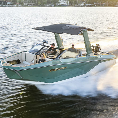 Runabout de wakeboard - G23 - Nautique Boat Company - in-bord / à double console / bow-rider