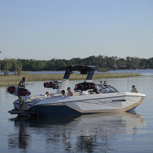 Runabout in-bord - G25 - Nautique Boat Company - à double console / bow-rider / open