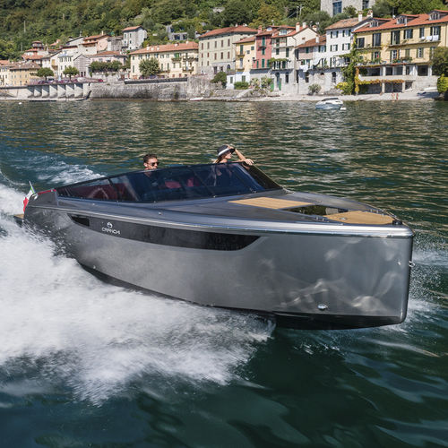 Runabout in-bord - E26  - Cranchi - à double console / traditionnel / max. 12 personnes