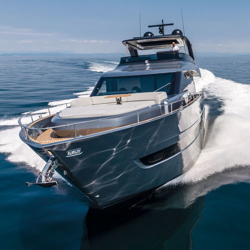 Motor-yacht de croisière - Settantotto 78 - Cranchi - traditionnel / à fly / IPS