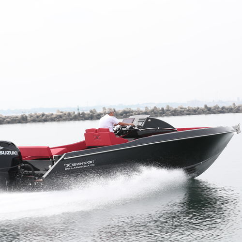 Day-cruiser hors-bord - DC Seven  - Dellapasqua DC - coque planante / open / à console centrale