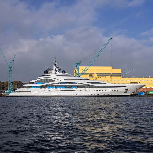 Mega-yacht de croisière - AL LUSAIL - Lurssen Yachts - raised pilothouse / avec héliport