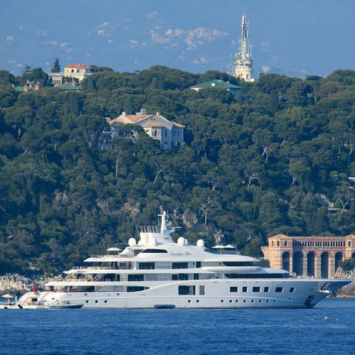 Mega-yacht de croisière - QUANTUM BLUE  - Lurssen Yachts - raised pilothouse / avec piscine / avec héliport