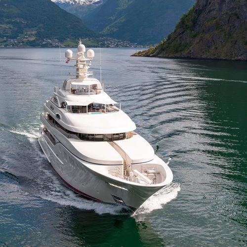 Méga-yacht de croisière - LADY KATHRYN V - Lurssen Yachts - à fly