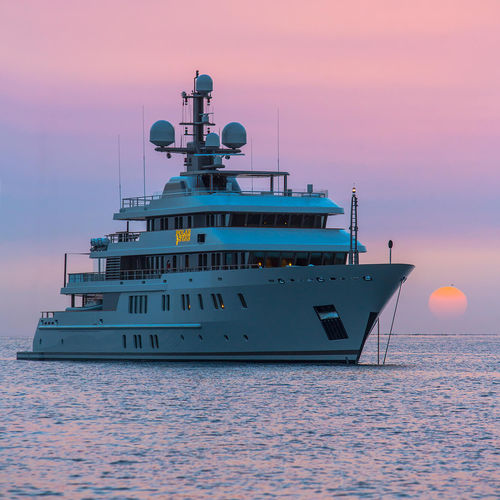 Méga-yacht de luxe de croisière - POLAR STAR - Lurssen Yachts - raised pilothouse / coque à déplacement