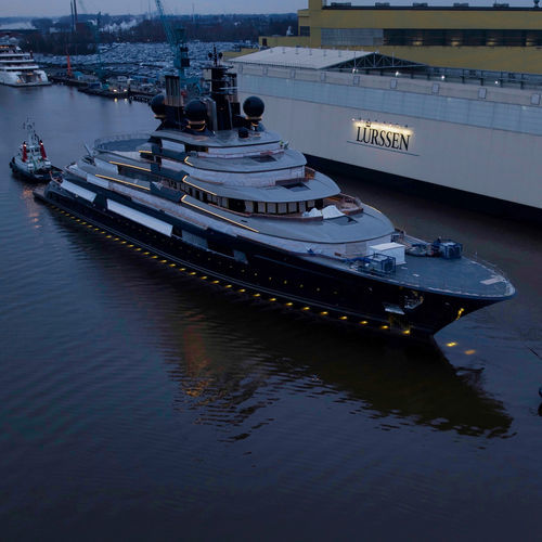 Mega-yacht de croisière - Luminance - Lurssen Yachts - raised pilothouse / avec piscine