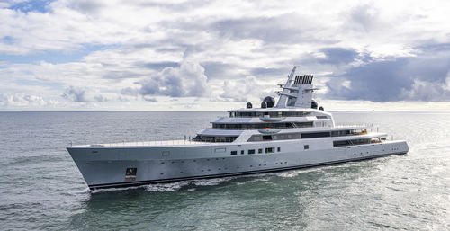 Mega-yacht de croisière - Dragonfly - Lurssen Yachts - raised pilothouse / électrique / POD