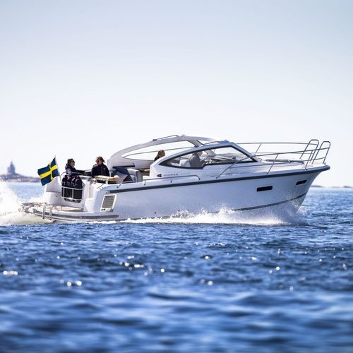 Vedette in-bord - 305 Drophead - Nimbus - open / à double console / max. 8 personnes