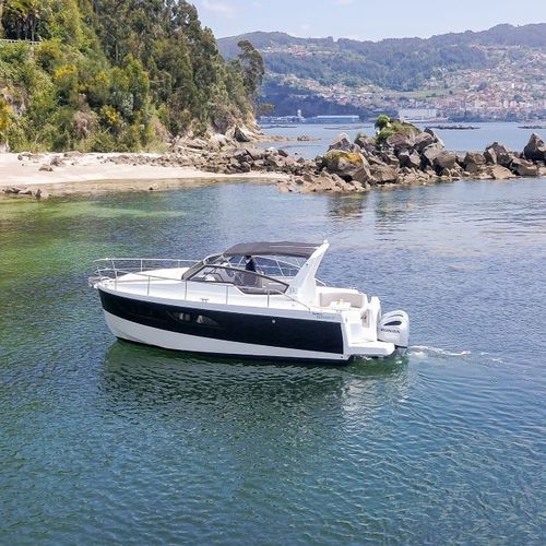 Cabin-cruiser hors-bord - SPIRIT 31' - Rodman - bimoteur / open / à double console