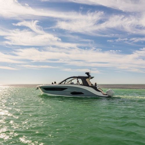 Vedette hors-bord - SUNDANCER 370 OB - Sea Ray - bimoteur / hard-top / avec cabine