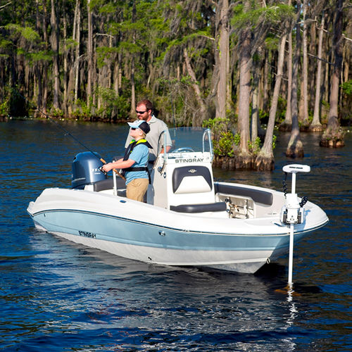 Deck-boat hors-bord - 186CC - Stingray Boats - de ski nautique / de pêche sportive / max. 7 personnes