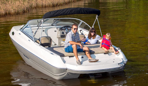 Runabout in-bord - 208CR - Stingray Boats - à double console / max. 9 personnes / avec cabine