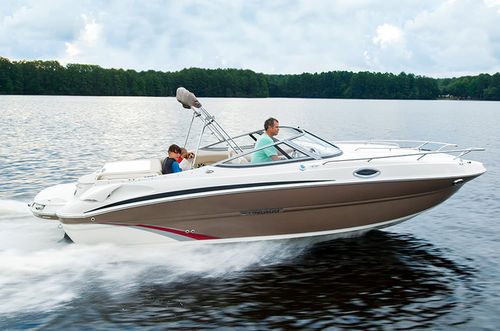 Cabin-cruiser in-bord - 235CR - Stingray Boats - open / max. 12 personnes / 3 couchages
