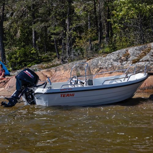 Coque open hors-bord - Nordic 6020 C - Terhi Oy - à console latérale / de pêche sportive / max. 5 personnes