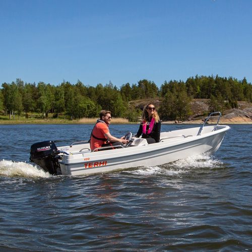 Coque open hors-bord - 400 C  - Terhi Oy - à console latérale / de ski nautique / de pêche sportive
