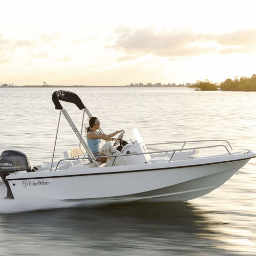 Coque open hors-bord - 158 CS - EdgeWater Power Boats - à console centrale / max. 6 personnes / bain de soleil