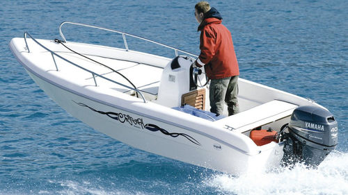 Coque open hors-bord - CRISTAL 450 SUN - Capelli - à console centrale / de pêche sportive / max. 5 personnes