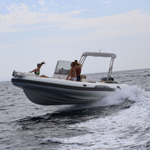 Bateau pneumatique hors-bord - TEMPEST 775  - Capelli - semi-rigide / à console centrale / open