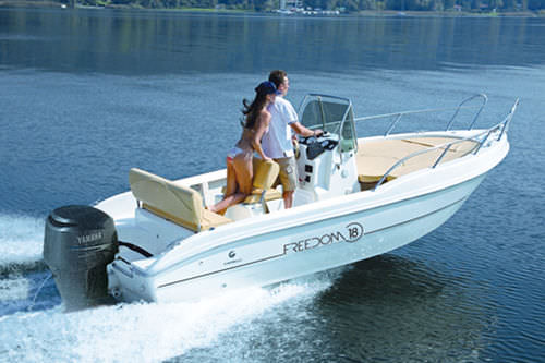 Coque open hors-bord - FREEDOM 18  - Capelli - à console centrale / max. 6 personnes / bain de soleil