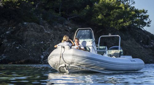 Bateau pneumatique hors-bord - MEDLINE 5.8 - ZODIAC - semi-rigide / open / à console latérale