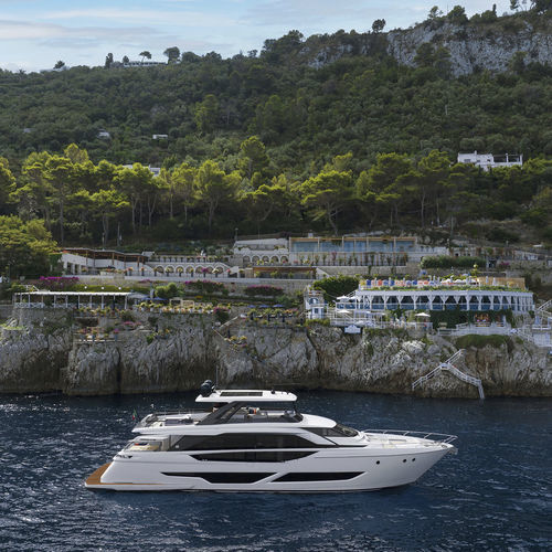 Motor-yacht de croisière - 860 - Ferretti Yachts - à fly / V-drive / 4 cabines