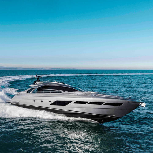 Motor-yacht de croisière - 8X - Pershing - à fly / 4 cabines / en carbone