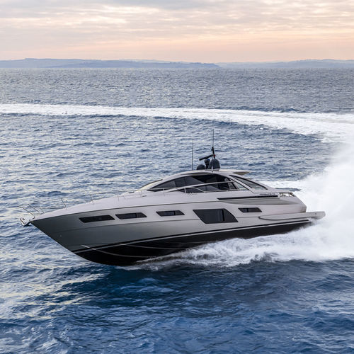 Motor-yacht de croisière - 7X - Pershing - hard-top / surface drive / 3 cabines