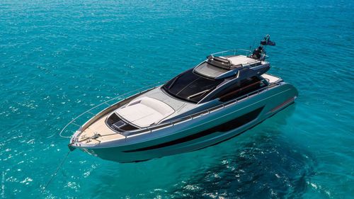 Le bateau de lamborghini le riva aquarama remis a flot