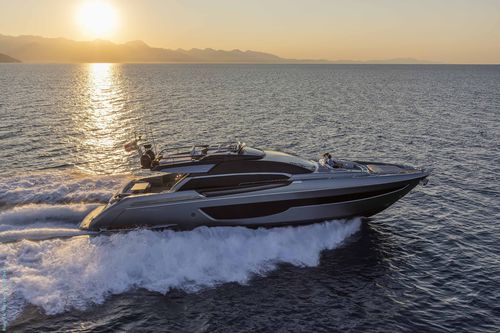 Motor-yacht de croisière - 76' PERSEO SUPER - Riva - à fly / V-drive / 3 cabines