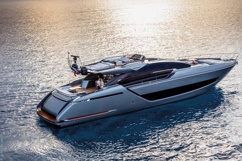 Motor-yacht de croisière - 88' FOLGORE - Riva - à fly / V-drive / 4 cabines