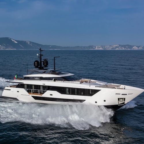 Super-yacht de croisière - 106' - Custom Line Yacht - à fly / ligne d'arbre / 5 cabines