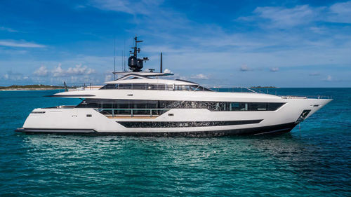 Super-yacht de croisière - Navetta 42  - Custom Line Yacht - à fly / 5 cabines / PRV