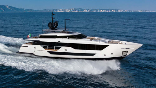 Super-yacht de croisière - Navetta 33 - Custom Line Yacht - avec timonerie / ligne d'arbre / coque semi-planante