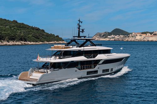 Super-yacht de croisière - Navetta 38 - Custom Line Yacht - avec timonerie / V-drive / 5 cabines