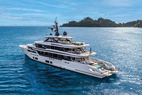 Mega-yacht de croisière - 50 - Custom Line Yacht - américain / raised pilothouse / 5 cabines