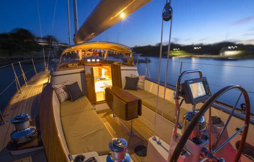 Sailing-yacht de croisière - M52 - Morris Yachts - traditionnel / 2 cabines / à cockpit ouvert