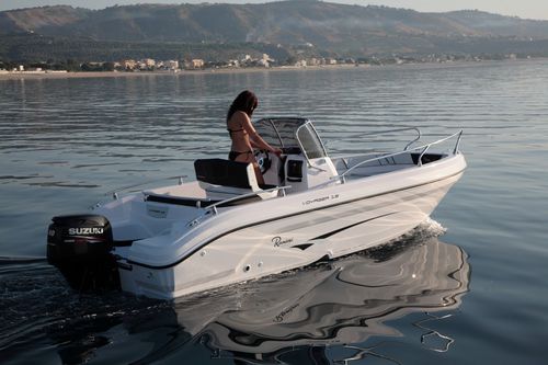 Coque open hors-bord - VOYAGER 19 S - Ranieri International - à console centrale / de ski nautique / max. 7 personnes