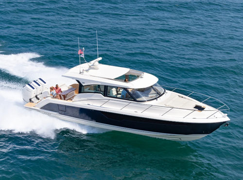 Vedette hors-bord - 48LE - Tiara Yachts - trimoteur / hard-top / de sport